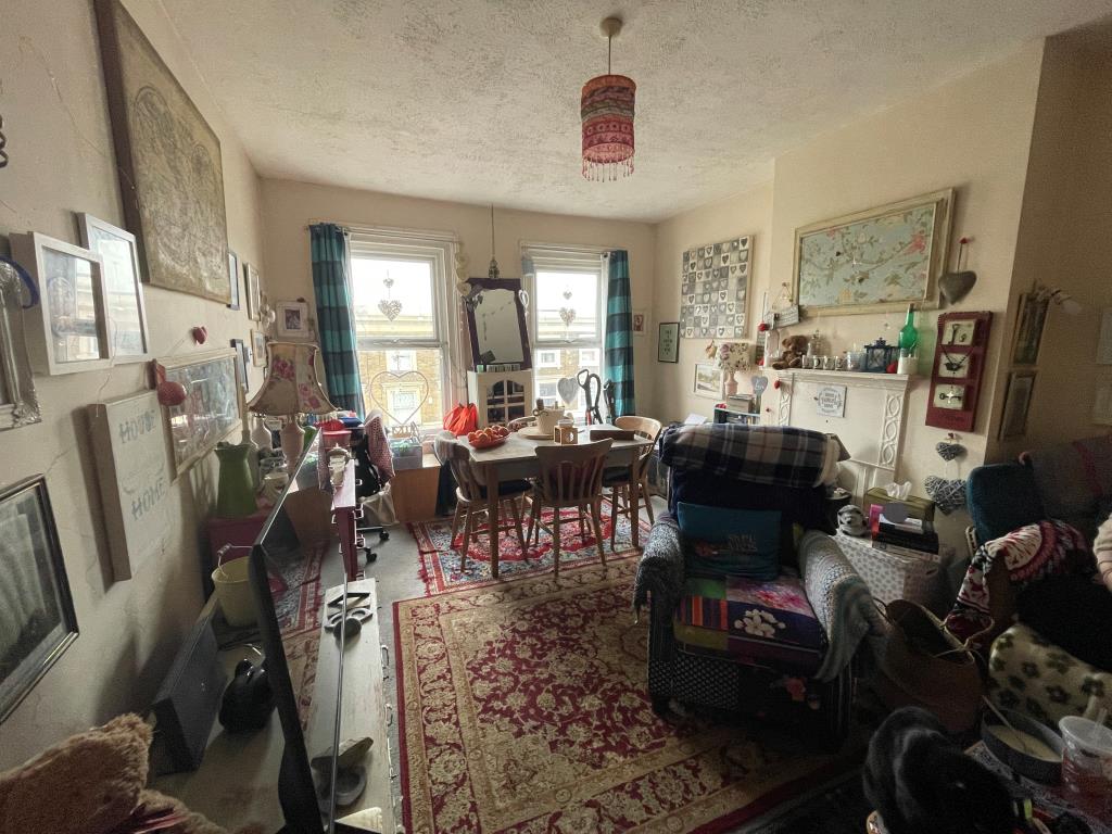Lot: 104 - FREEHOLD MIXED-USE INVESTMENT - Photo of living and dining room